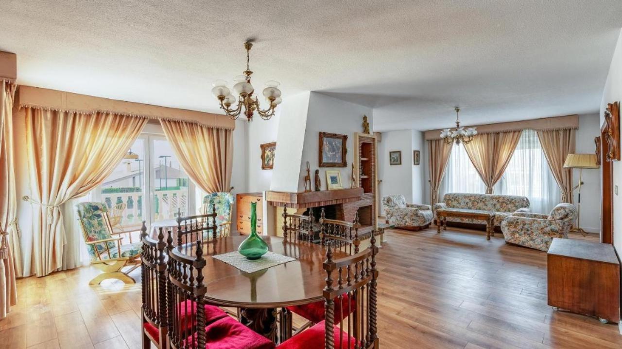 Villa De La Acacia Gojar Eksteriør bilde